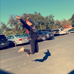 Meet your Posher, Lyris